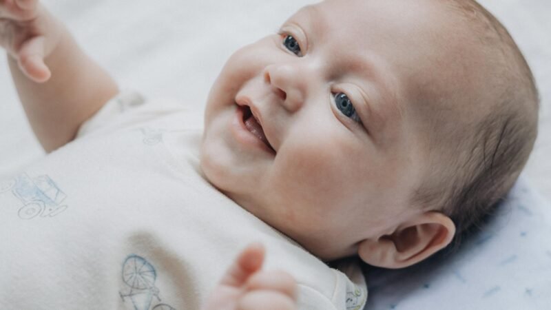Flebotomi pada Neonatus dan Bayi: Prosedur Kecil dengan Risiko Besar