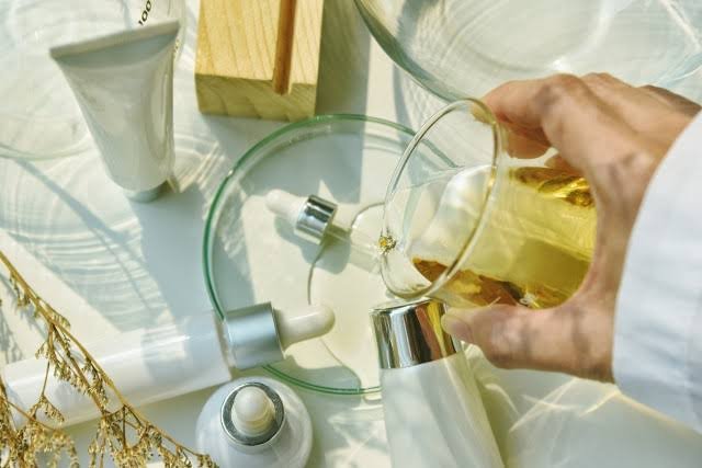 Mengenal Silikon Resin dalam Kosmetik & Pentingnya Manajemen Risiko Eksipien Sesuai PerBPOM Terbaru