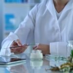 Kenapa Formula Kosmetik Sudah Stabil Tapi Tetap Jamuran? Memahami “Preservative Failure” dalam Formulasi